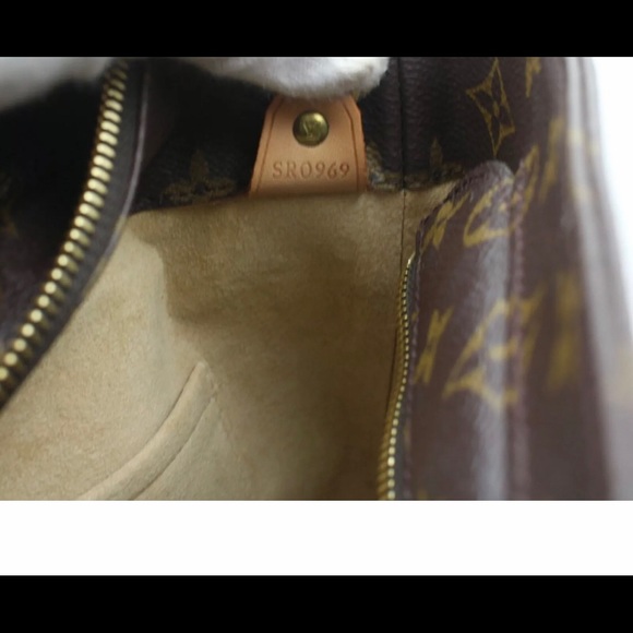 Louis Vuitton Luco Monogram Shoulder Bag Beauty - Picture 9 of 11